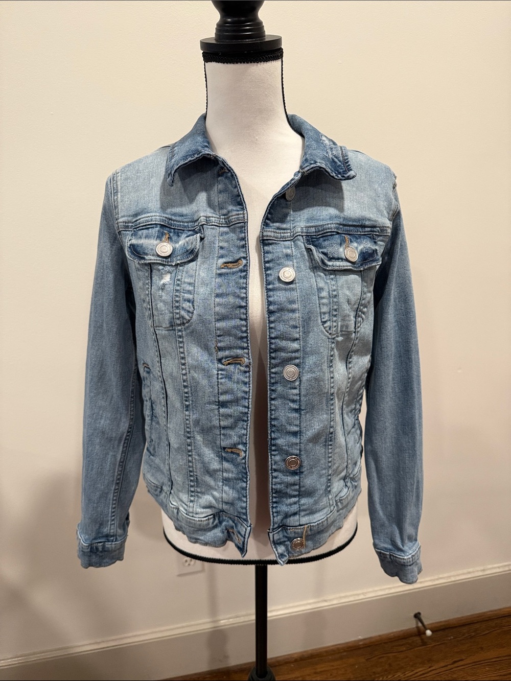 LC Lauren Conrad Women's Distressed Denim Trucker Jacket Size Small